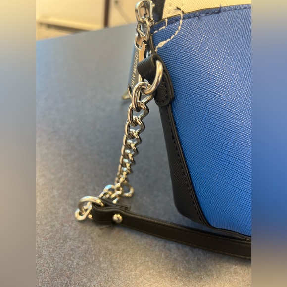 STEVE MADDEN COLOR BLOCK CROSSBODY WITH CHAIN - Picture 4 of 8